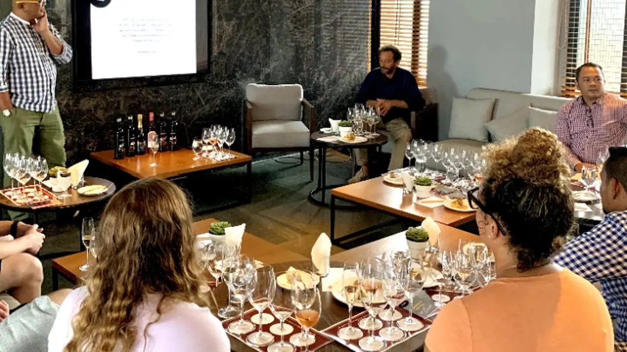 Journey of Indonesia's Finest, Hotel Kokoon Banyuwangi berkolaborasi dengan Sababay Winery dalam menghadirkan wine class (Istimewa)