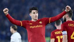 Gol AS Roma masing-masing dicetak oleh Chris Smalling dan Roger Ibanez. (Alfredo Falcone/LaPresse via AP)