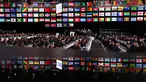 Delegasi menghadiri kongres FIFA di Moskow, Rusia, Rabu (13/6). Kongres ini beragendakan memilih tuan rumah untuk Piala Dunia 2026. (AP Photo/Alexander Zemlianichenko)