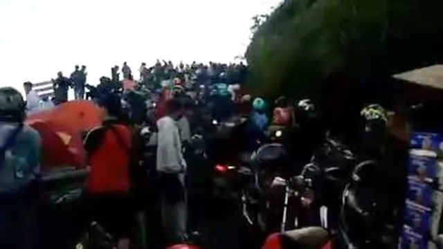 Ditutup Sementara Akibat Viral, Ini 5 Potret Gunung Telomoyo yang Padat Pengunjung