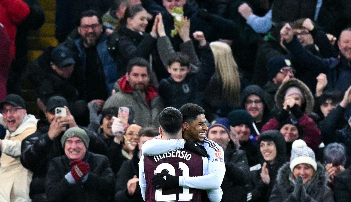Aston Villa memastikan tempat di perempat final FA Cup setelah menang 2-0 atas Cardiff City. Ini adalah pertama kalinya mereka mencapai babak ini sejak 2015. (AFP/Oli Scarff)