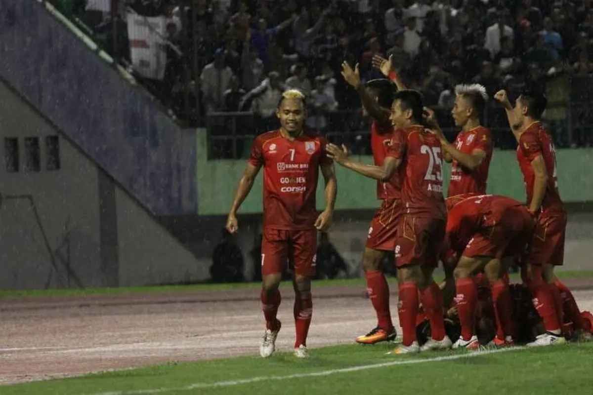 Persis Solo