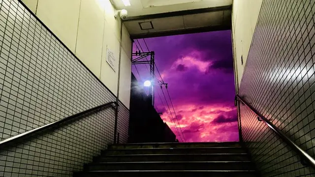 7 Potret Fenonema Langit Ungu di Jepang Ini Bikin Merinding