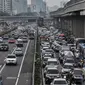 Arus kendaraan saat melintas di ruas Tol Dalam Kota dan Jalan MT Haryono, Jakarta, Rabu (27/4/2022). Kepala Dinas Perhubungan DKI Jakarta Syafrin Liputo menjelaskan, sistem ganjil genap yang diberlakukan pada 13 ruas jalan di Jakarta akan ditiadakan saat libur Lebaran atau selama tujuh hari, yakni mulai 29 April 2022, lalu lanjut 1-6 Mei 2022. (merdeka.com/Iqbal S. Nugroho)