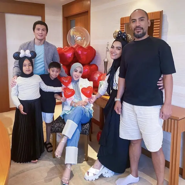 Potret Mewah Syahrini Merayakan Ulang Tahun ke-43