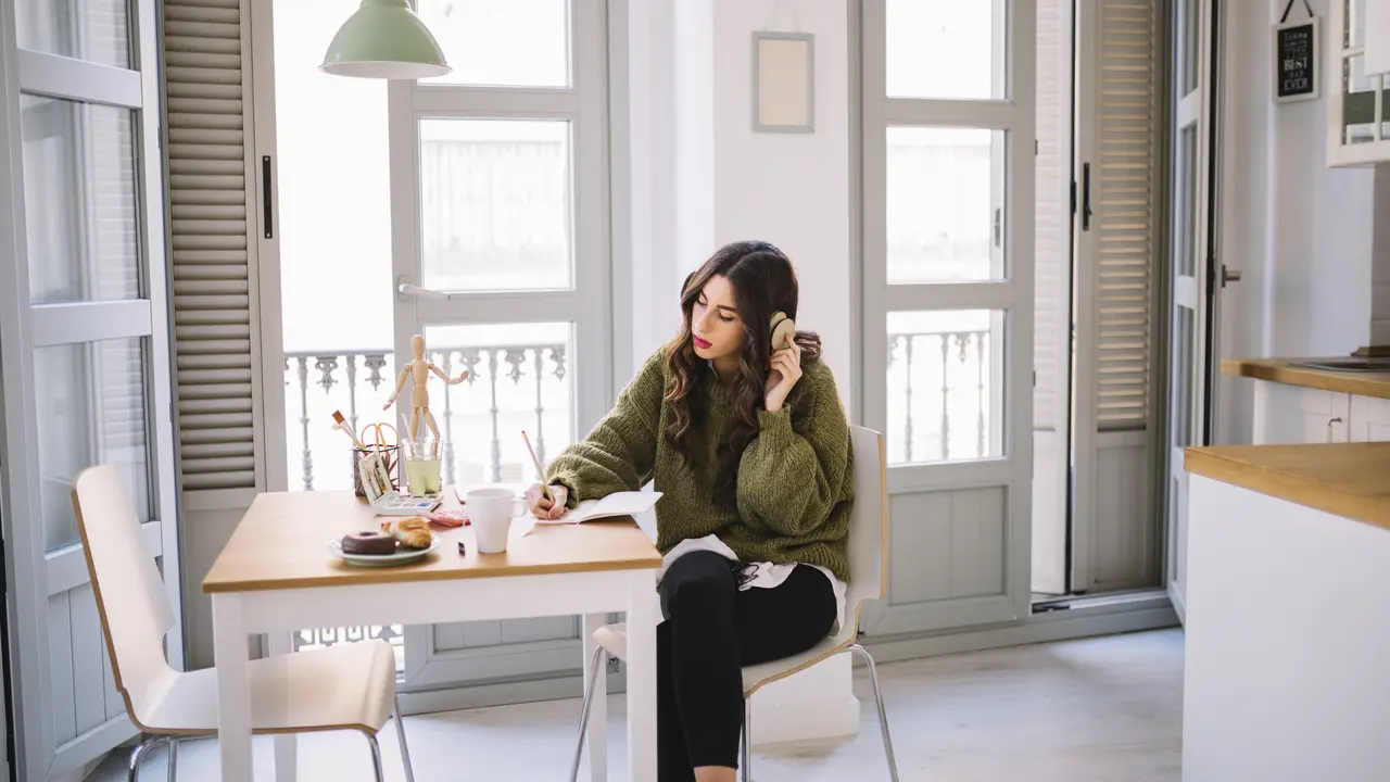 wanita juni anak sulung mandiri