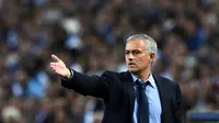 TUTUP - Manajer Jose Mourinho menutup peluang untuk mengakhiri kariernya di Chelsea. (AFP/FRANCISCO LEONG).