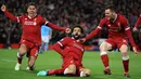 Penyerang Liverpool Mohamed Salah (tengah) merayakan gol pertama untuk timnya saat melawan Manchester City dalam pertandingan Liga Champions di Anfield, Liverpool (4/4). Salah sumbang satu gol untuk Liverpool. (Peter Byrne/PA via AP)