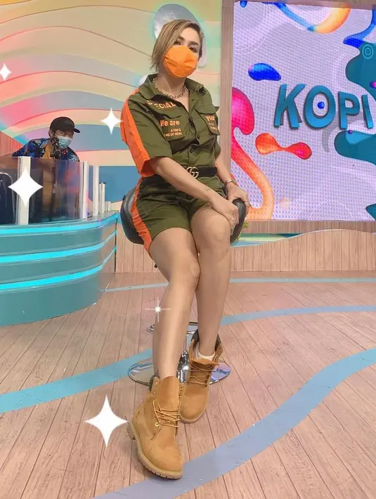 Dalam unggahannya, Melaney menuliskan berbagai hal yang dilakukan belakangan ini demi tidak tersebarnya virus Covid-19. Seperti rutin melakukan swab, selalu memakai masker dan sering-sering menyemprotkan sanitizer dan disinfektan, serta yang lainnya.  (Instagram/melaney_ricardo)