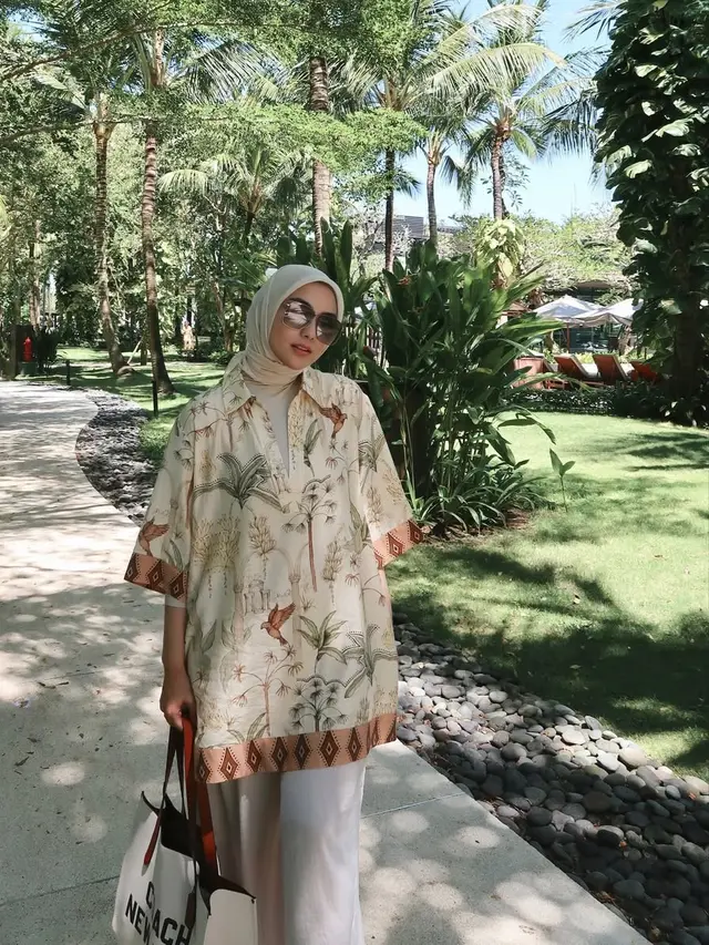 Gaya Stylish Citra Kirana di Bali, Ternyata Hasil 400 Kali Jepretan Suami