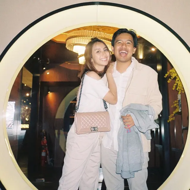6 Momen Clairine Clay dan Joshua Herman Pakai Baju Senada, Selalu Kompa