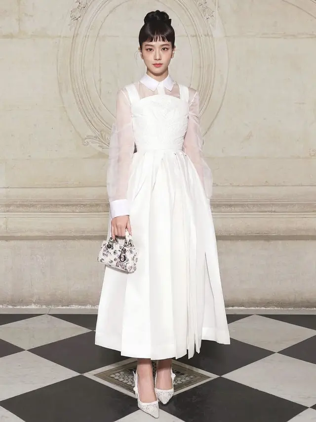 Tampilan Jisoo Blackpink di Haute Couture Dior Paris