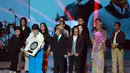 Dalam konser The Biggest Concert Noah bertajuk 'Sings Legends' juga diisi dengan pemberian penghargaan pada penyanyi yang telah melegenda.  (Adrian Putra/Bintang.com)