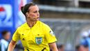 5. Natalie Walker (asisten wasit) - Asisten wasit asal Inggris banyak memiliki pengalaman di pertandingan Women's Super League (WSL). Natalie Walker juga menjadi salah satu asisten wasit di pertandingan Piala Dunia Wanita pada 2008. (AFP/Martin Bernetti)
