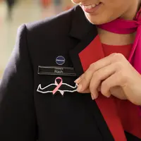 FlyPink dari Qantas berkolaborasi dengan Movember Foundation. Sumber foto: PR.