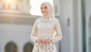 Model Gamis Batik Brokat Ivory Terbaru untuk Ramadan 2026/AI