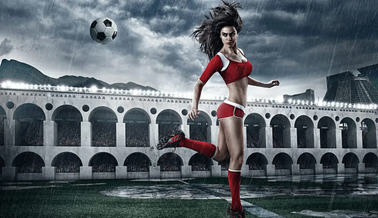Model seksi mengenakan jersey hot dari kesebelasan Swiss (Foto:Tim Tadder)