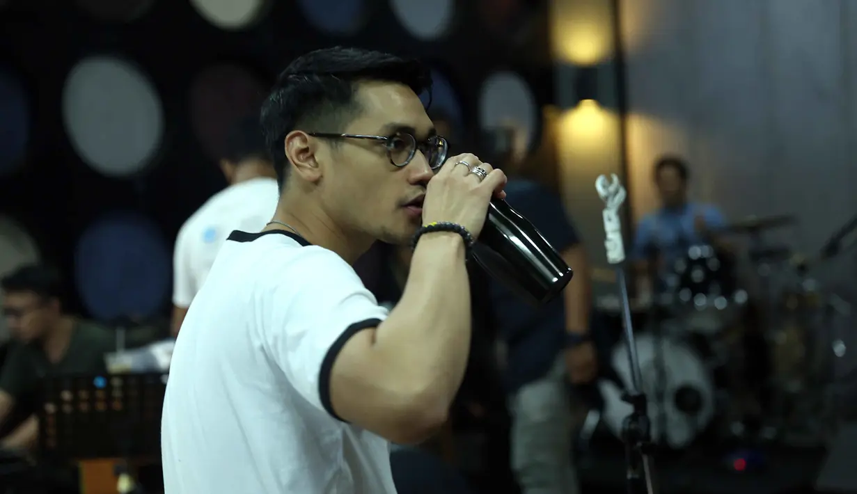 Selain berlatih olah vocal dan penampilan, tak lupa Afgan pun rajin berolahraga  demi stamina daya tahan tubuhnya. Mengingat konser musik yang akan digelarnya berada dalam waktu yang berdekatan. (Nurwahyunan/Bintang.com)