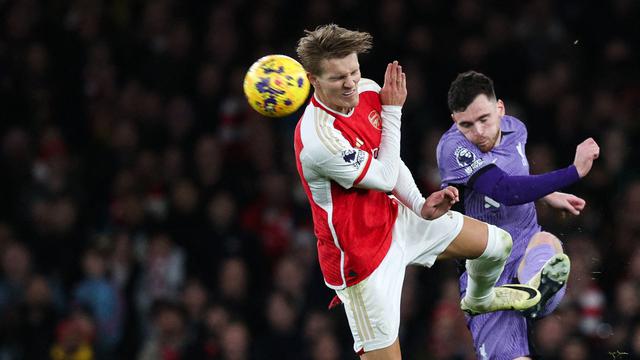 Foto: Bertingkah Bak Fotografer, Begini Selebrasi Kemenangan Martin Odegaard setelah Laga Arsenal Vs Liverpool di Liga Inggris