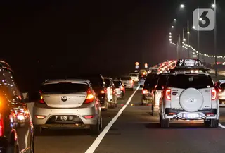 Kapolri Jenderal Listyo Sigit Prabowo mengatakan bahu jalan yang digunakan untuk beristirahat dapat menimbulkan potensi kecelakaan lalu lintas. (Liputan6.com/Herman Zakharia)