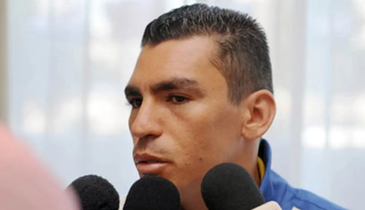 Kapten Timnas Brasil, Lucio dalam konferensi pers di Montevideo pada 5 Juni 2009, sebelum menghadapi Uruguay untuk ajang kualifikasi Piala Dunia 2010. AFP PHOTO/Miguel ROJO
