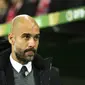 Pelatih Bayern Munchen, Pep Guardiola, memberi isyarat untuk rotasi pemainnya dalam laga kontra Olympiakos di Allianz Arena, Rabu (25/11/2015) dini hari WIB. (AFP/ODD ANDERSEN)