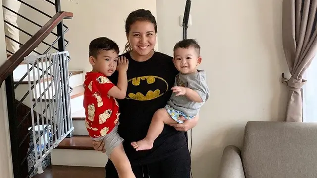 7 Potret Kompak Anak-Anak Tya Ariestya, Bikin Gemas