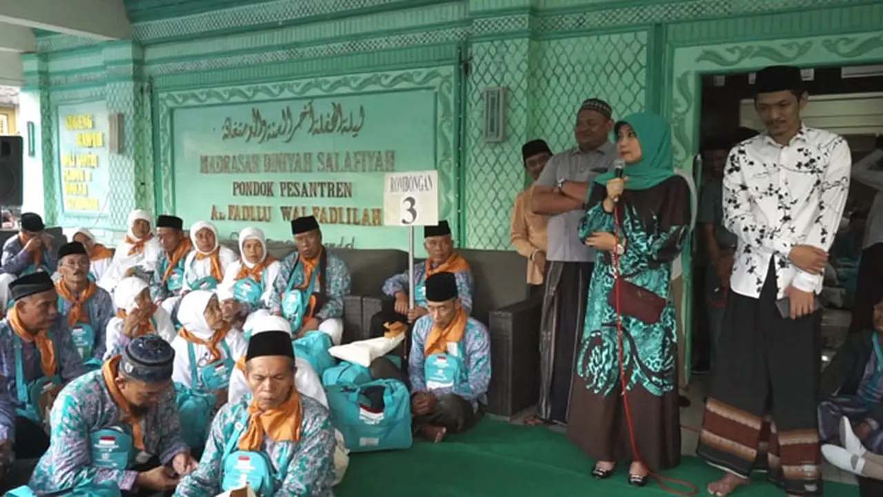 Terharu, Ayub Tak Kuasa Tahan Tangis Karena Bisa Berangkat Haji