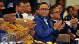 Ketua Dewan Pertimbangan PAN, Amien Rais (kiri) di dampingi Ketua Umum PAN Zulkifli Hasan dan  Ketua Umum Barisan Muda PAN Yandri Susanto (kanan), saat menghadiri acara Pembukaan Kongres BM PAN di Jakarta, Sabtu, (20/8). (Liputan6.com/Johan Tallo)