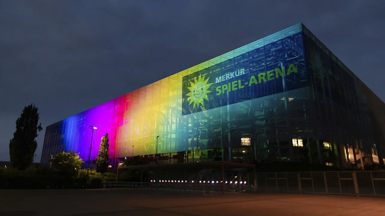FOTO: Jerman Vs Hungaria, UEFA Larang Allianz Arena Berhias Pelangi Dukung LGBT