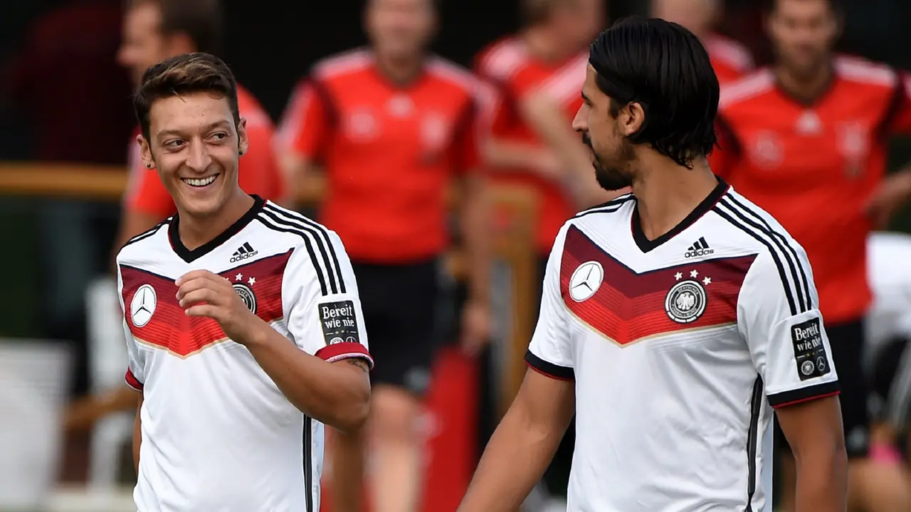 Mesut Ozil - Sami Khedira