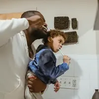 Contohkan anak untuk menjaga kesehatan mulut. (Foto: Pexels/Keira Burton)