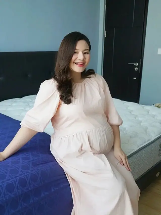 7 Potret Inspirasi Gaya Penampilan Eriska Rein saat Hamil Tua, Tetap Stylish