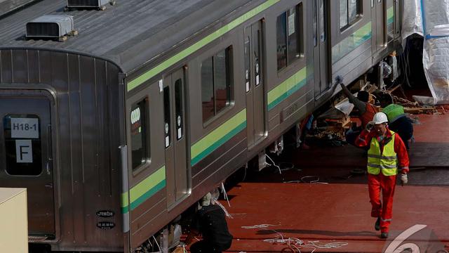 32 KRL Buatan Jepang Tiba Di Tanjung Priok