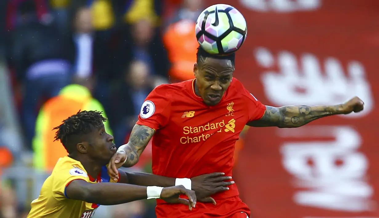 <p>Nathaniel Clyne. Liverpool mendatangkan bek kanan Inggris ini dari Southampton pada awal musim 2015/2016 dengan nilai transfer 17,7 juta euro. Ia sempat dipinjamkan selama setengah musim ke AFC Bournemouth pada pertengahan musim 2018/2019. Pada awal musim 2020/2021 ia dilepas gratis ke Crystal Palace setelah total memperkuat The Reds dalam 103 laga di semua ajang dengan torehan 2 gol dan 5 assist. (AFP/Geoff Caddick)</p>
