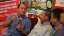 Pengamat politik Populi Center, Nico Harjanto saat menjadi pembicara dalam diskusi bertajuk "Mengapa Teror Jakarta Tak Mampu Meneror Kita?" di Jakarta, Sabtu (15/1). (Liputan6.com/Faizal Fanani)