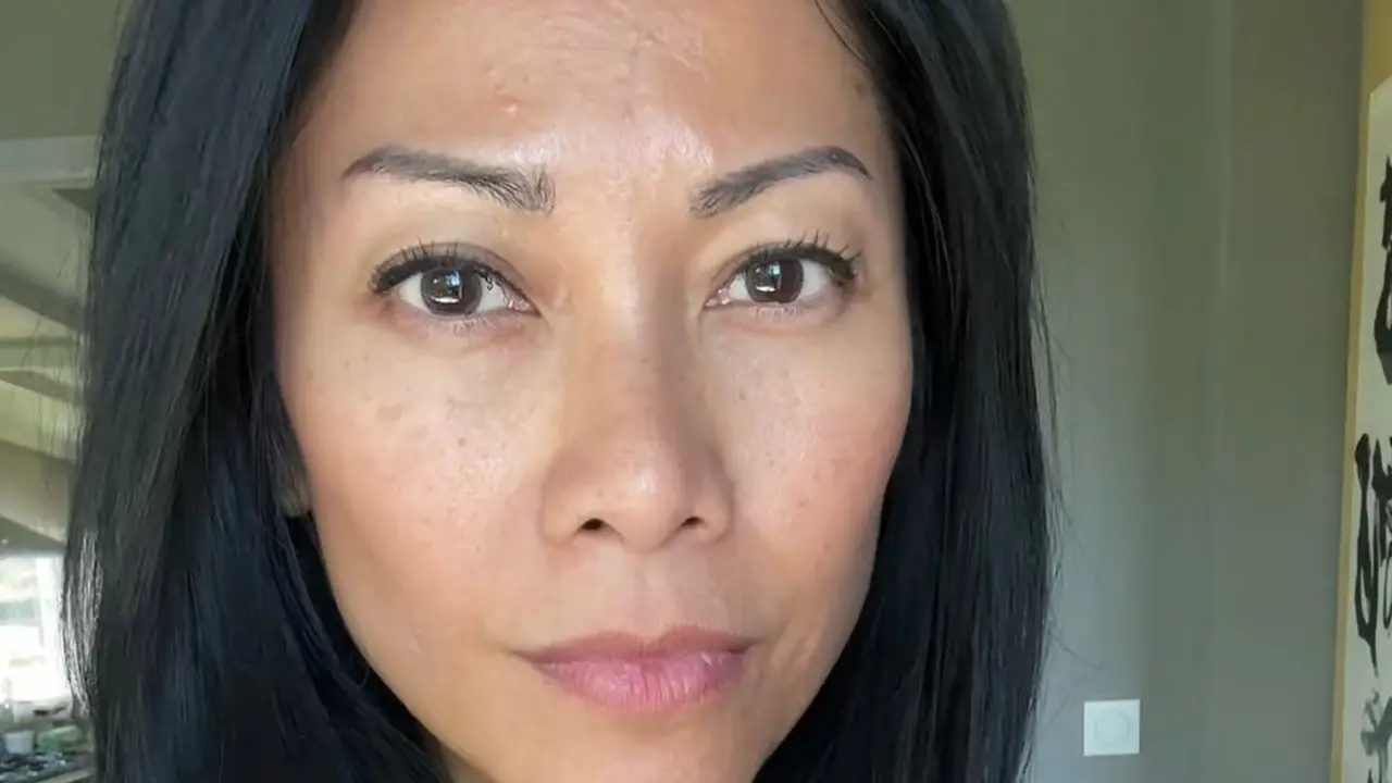 Belajar Mencintai Wajah Alami ala Anggun C Sasmi, Ini Alternatif Perawatan Kulit Anti-Aging Tanpa Botox dan Filler