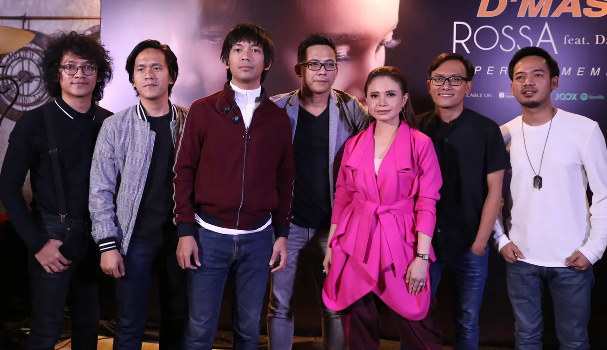 "Kita nyebutnya sih kolaborasi kombo, ya karena Rossa punya nama yang sangat besar. Kang David dengan band NOAH juga punya nama besar," ujarnya. (Nurwahyunan/Bintang.com)