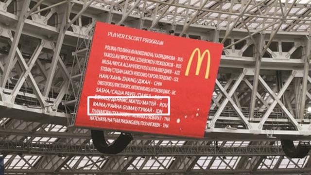 Bangga, seorang anak mewakili Indonesia sebagai player escort (pendamping sepak bola) dalam pertandingan pembuka Piala Dunia 2018.