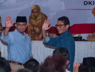 Gubernur dan Wagub DKI Jakarta terpilih Anies Baswedan dan Sandiaga Salahudin Uno saat hadiri rapat pleno KPU di KPUD, Jakarta, Jumat (5/5). KPUD DKI Jakarta menetapkan Anies dan Sandi sebagai Gubernur dan Wagub DKI Jakarta. (Liputan6.com/Gempur M Surya)