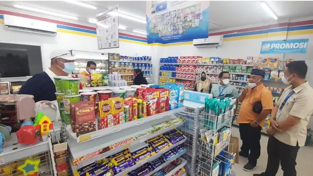 DPRD Provinsi Gorontalo saat meninjau sejumlah minimarket (Arfandi/Liputan6.com)