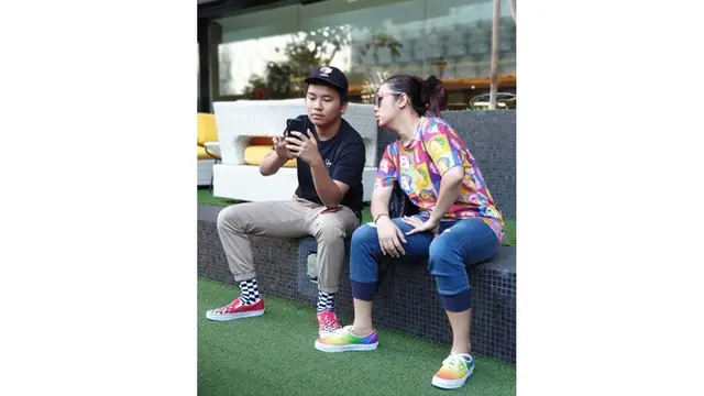 Jarang Terekspos, Ini 6 Potret Aksa Uyun Putra Soimah yang Beranjak Dewasa