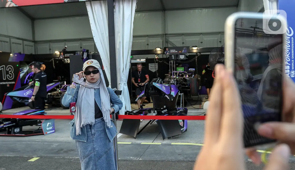 Ada 22 pembalap dari 11 tim yang mewakili 10 negara akan tampil meramaikan putaran ke-12 dari ABB FIA Formula E World Championship musim ke-11. (Liputan6.com/Herman Zakharia)