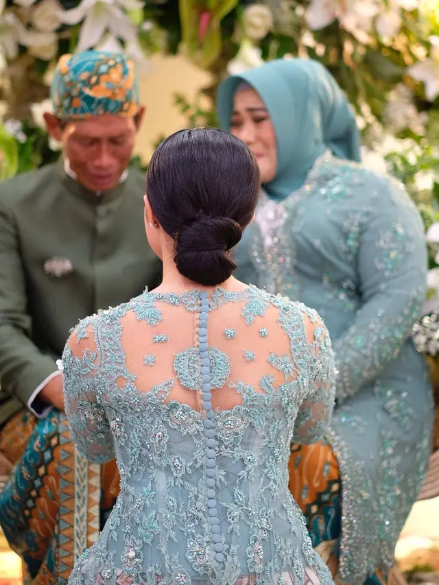 Penuh Haru Bahagia, Ini 7 Momen Siraman Yura Yunita Jelang Pernikahan