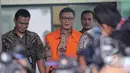 Direktur Utama PT Bursa Berjangka Jakarta (BBJ) Sherman Rana Khrisna saat keluar dari Gedung KPK, Jakarta, Jumat, (24/4/2015). KPK menahan Sherman karena terlibat kasus kasus ke Badan Pengawas Perdagangan Berjangka Komoditi. (Liputan6.com/Helmi Afandi)
