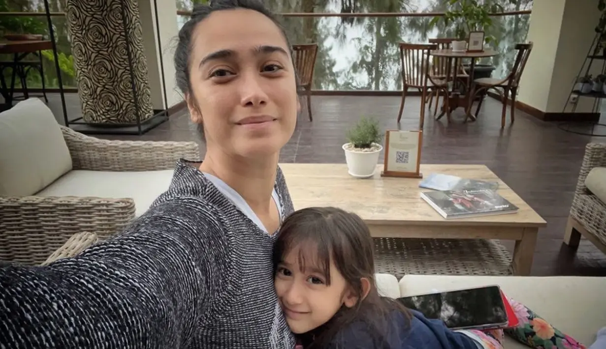 Tentu saja penampilan Alexandra Gottardo tanpa makeup ini tak lepas dari sorotan netizen. Terlebih, dirinya juga tetap terlihat percaya diri meski tak menggunakan makeup. (Liputan6.com/IG/@got_alex)