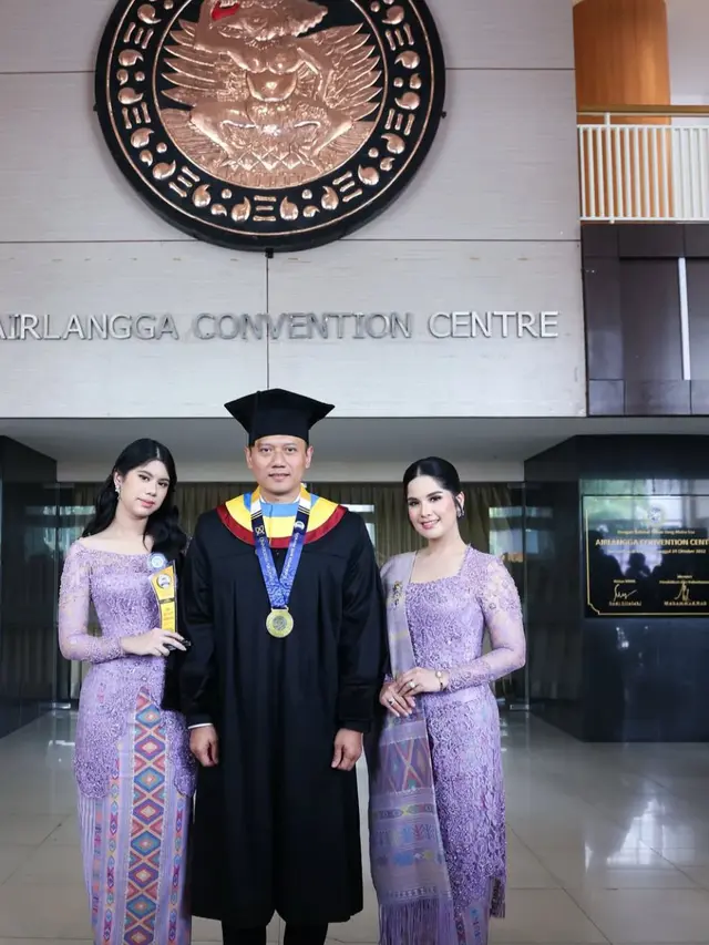 Pesona Annisa Pohan Dampingi AHY Wisuda, Selalu Cantik Kenakan Kebaya hingga Batik (credit: https://www.instagram.com/annisayudhoyono/)
