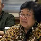 Menteri Lingkungan Hidup dan Kehutanan Siti Nurbaya saat rapat kerja dengan Komite II DPD di Kompleks Parlemen, Senayan, Jakarta, Senin (17/2/2020). Rapat tersebut membahas program kerja Kementerian Lingkungan Hidup dan Kehutanan Tahun 2020. (Liputan6.com/Johan Tallo)