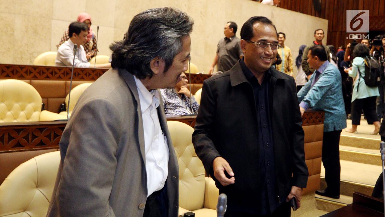 Menhub Budi Karya Raker Dengan Komisi V Bahas Ojek Online