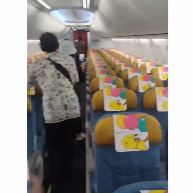 Merasakan Nuansa Penerbangan Ceria Lewat Pesawat Garuda Pikachu Jet GA1